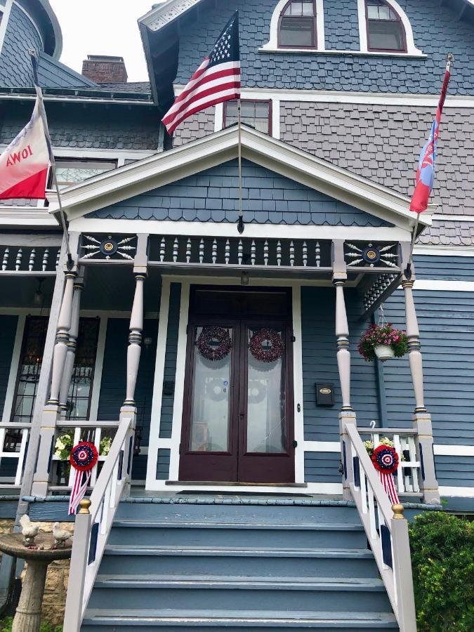The Hancock House 3*