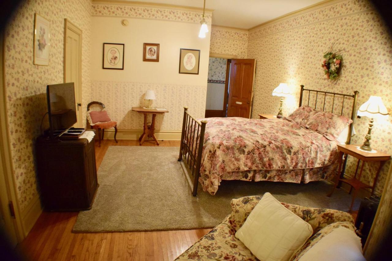 The Hancock House 3*